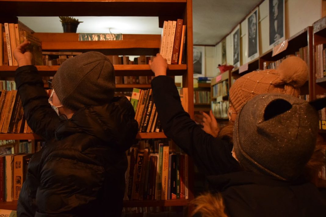 Șase din zece şcoli nu au bibliotecă şcolară