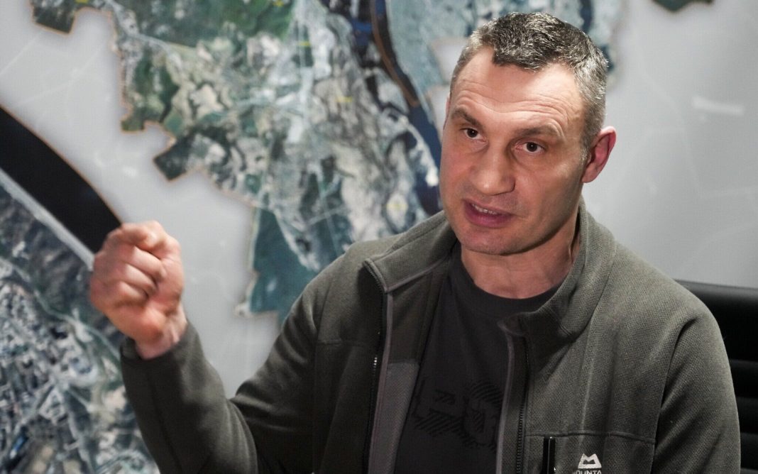 Vitali Klitschko: Oamenii care vor ieși pe străzi vor avea nevoie de permise speciale (AP Photo/Efrem Lukatsky)