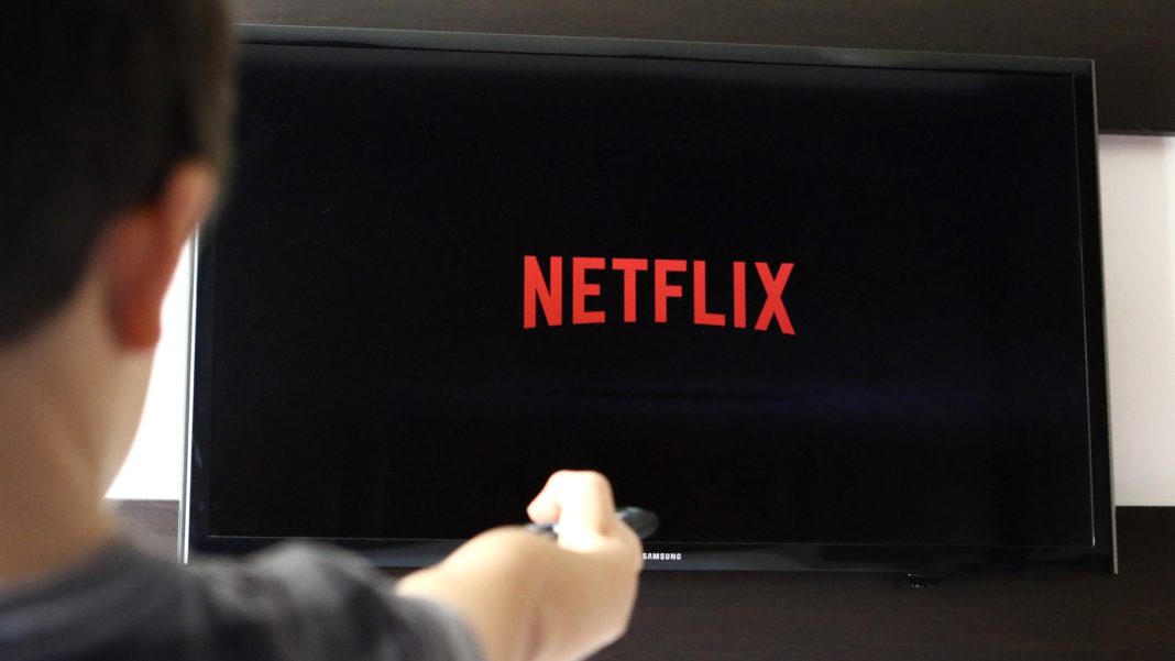 Numărul abonaților Netflix scade pentru prima dată în mai bine de zece ani