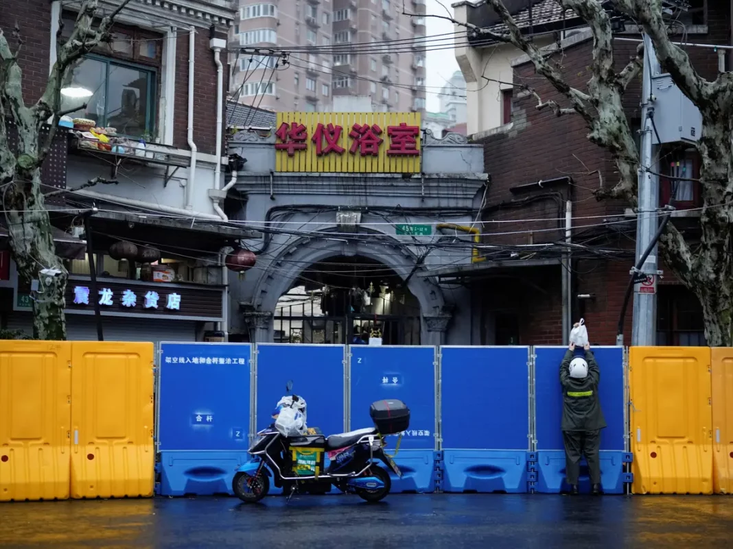 Shanghai, cel mai mare oraș din China, a intrat în izolare din cauza Covid