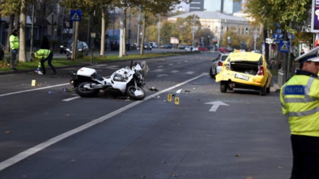 Motociclist mort după ce a intrat într-o mașină