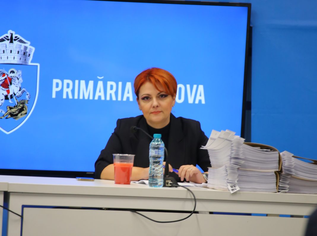 Administraţia craioveană este condusă de edilul Olguţa Vasilescu, secondată de doi viceprimari: Aurelia Filip şi Răzvan Diaconu