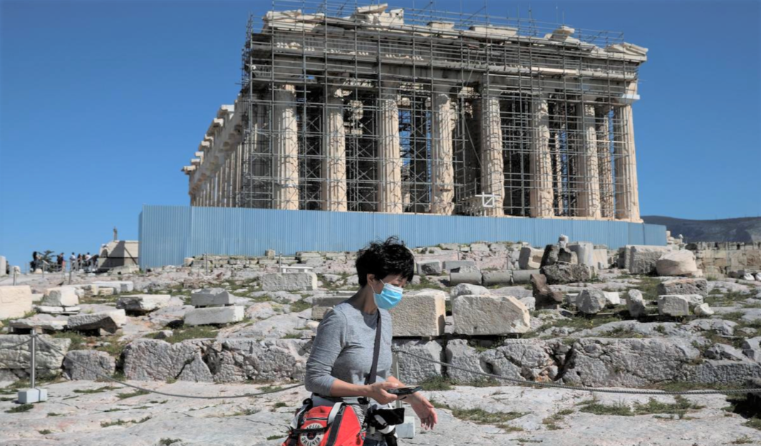 Turiștii bolnavi de Covid pot zburda liberi prin Grecia