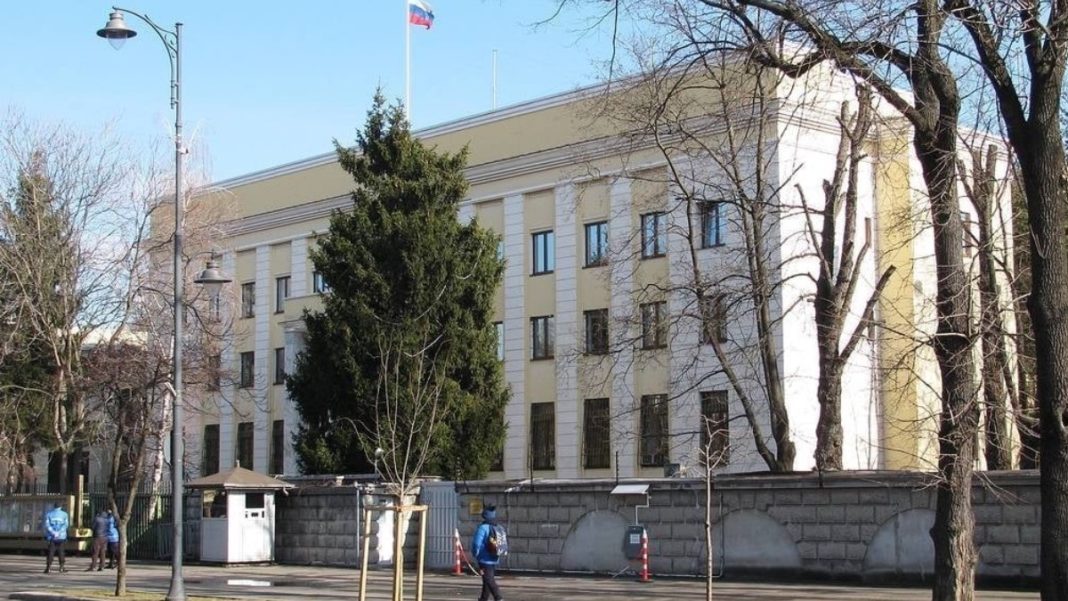 Angajat al Ambasadei Rusiei în România, declarat persona non grata și expulzat