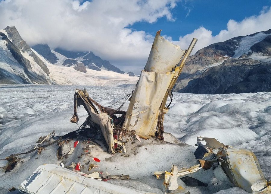 Avion prăbuşit în 1968, găsit după topirea unui ghețar din Elveția