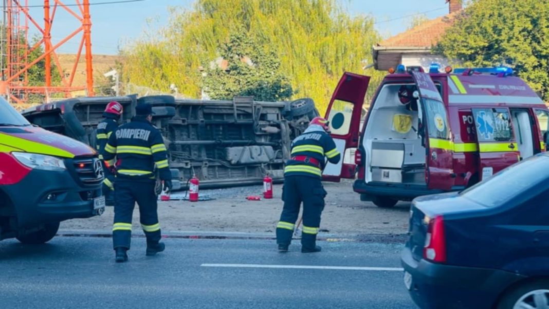 15 răniţi în urma coliziunii dintre un microbuz şi un TIR