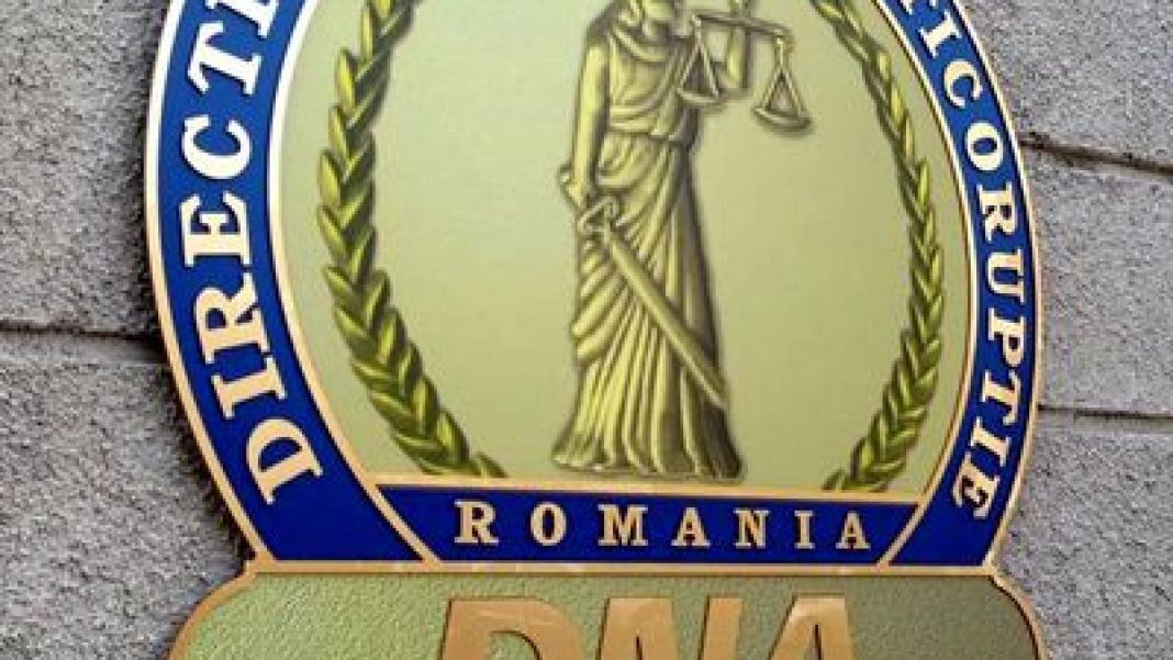 Lucrătorii Direcţiei Generale Anticorupţie – Serviciul Judeţean Anticorupţie Argeş, sub coordonarea procurorului din cadrul Parchetului de pe lângă Tribunalul Argeş, au organizat şi realizat acţiunea de prindere în flagrant