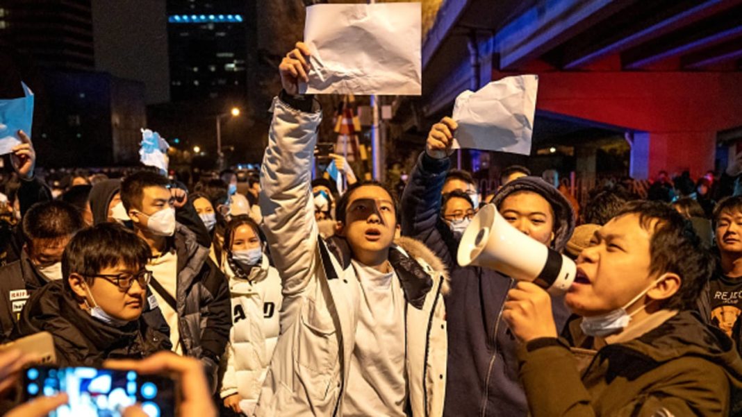 Protestele din China provoacă o scădere dramatică a prețului petrolului