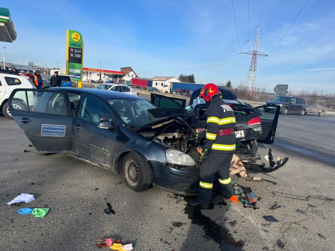 Doi răniţi într-un accident cu patru maşini în judeţul Sibiu