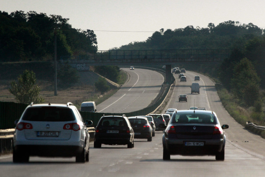 A fost promulgată legea care aduce noi reglementări privind circulaţia pe drumurile publice