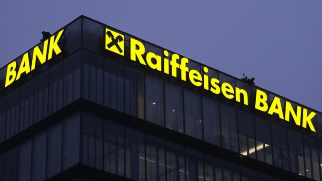 Raiffeisen Bank a returnat 13,4 milioane de euro către 5.530 de clienţi români