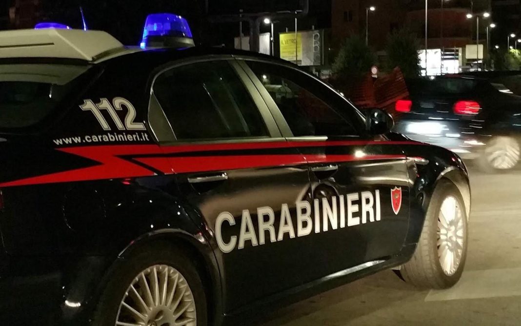 O româncă beată și fără permis a tamponat mașina carabinierilor