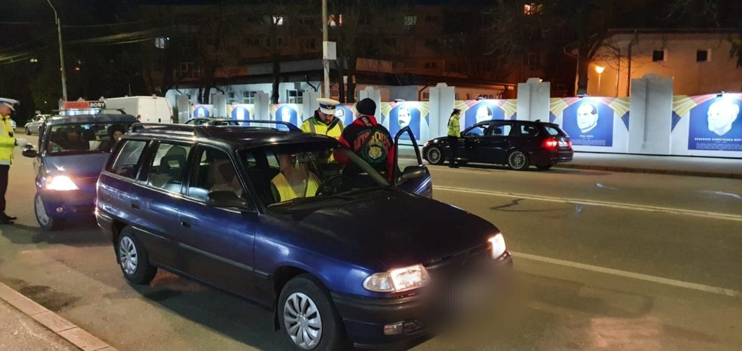 Au fost sancţionaţi 62 de conducători auto care au depăşit viteza legală pe diferite sectoare de drum și 53 care nu au purtat centura de siguranţă