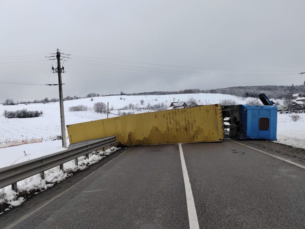 Traficul este blocat în ambele sensuri