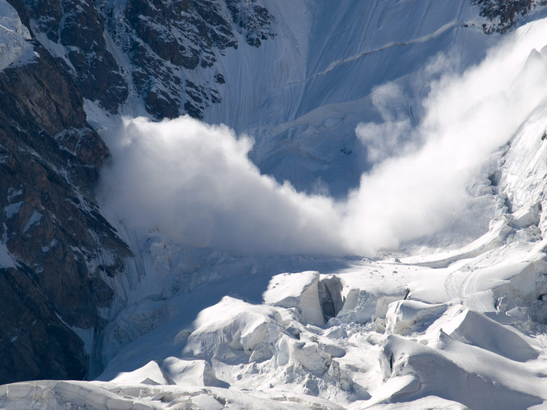 Risc mare de avalanșă în munții Făgăraș