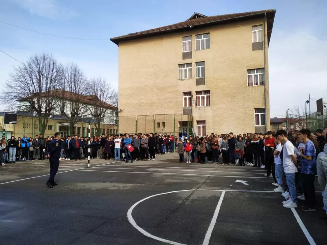 Exercițiu de simulare a unui cutremur la Colegiul Național 