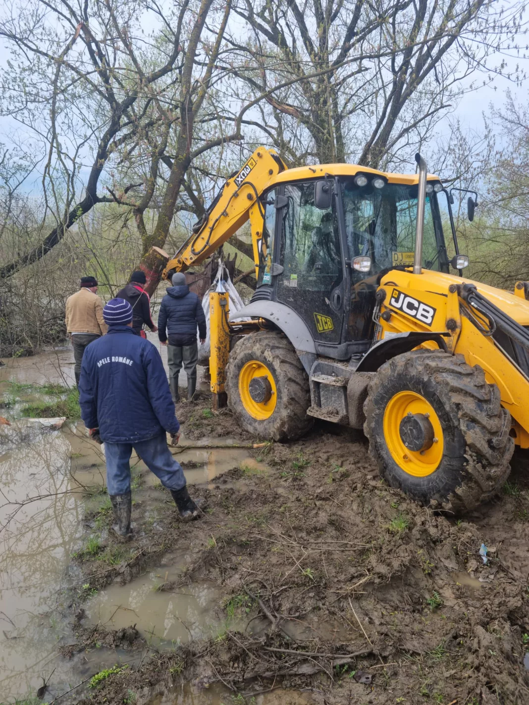 Formatia Scaești monitorizează și intervine, în momentul de față, pe râul Jiu