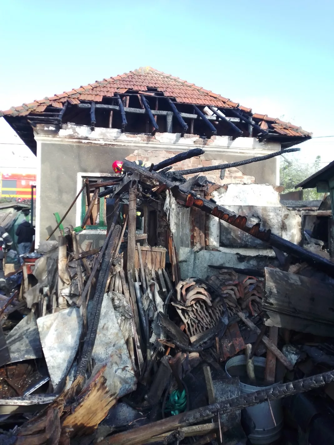 Un incendiu la o locuinţă de pe strada Stolniceni