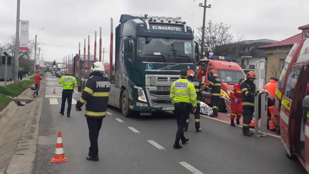 Doi minori și tatăl lor au fost loviți de un autotren pe o trecere de pietoni, din Lețcani