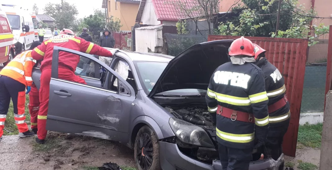 Vâlcea: Un autoturism a intrat într-o conductă de gaze