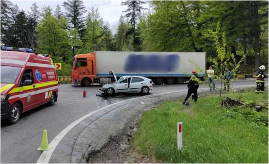 Accident cu trei răniți la Predeal. Traficul rutier, blocat pe DN1