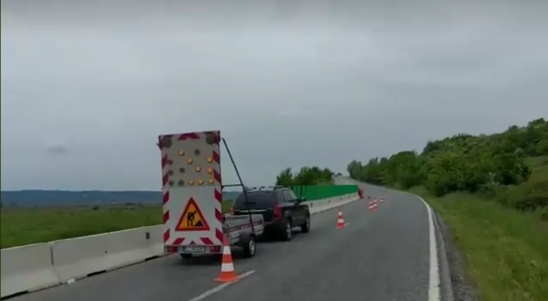 Lucrări pentru siguranța traficului rutier pe DN 67, în Bengești-Ciocadia