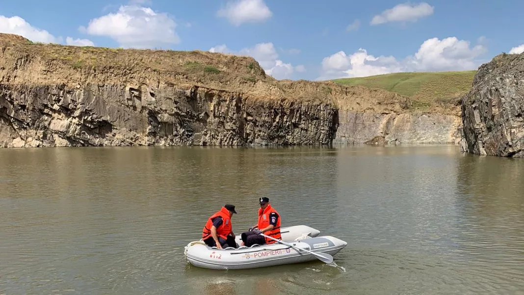 Tânăr înecat într-un lac, căutat de pompieri