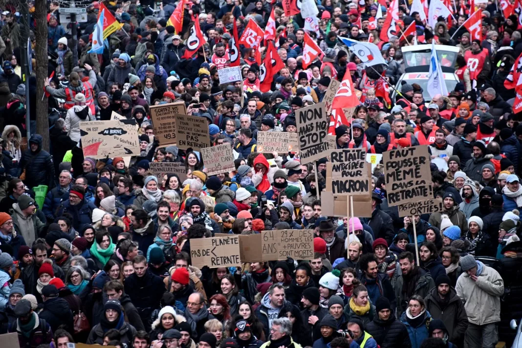 Proteste de amploare la Paris și în alte orașe, împotriva reformei pensiilor