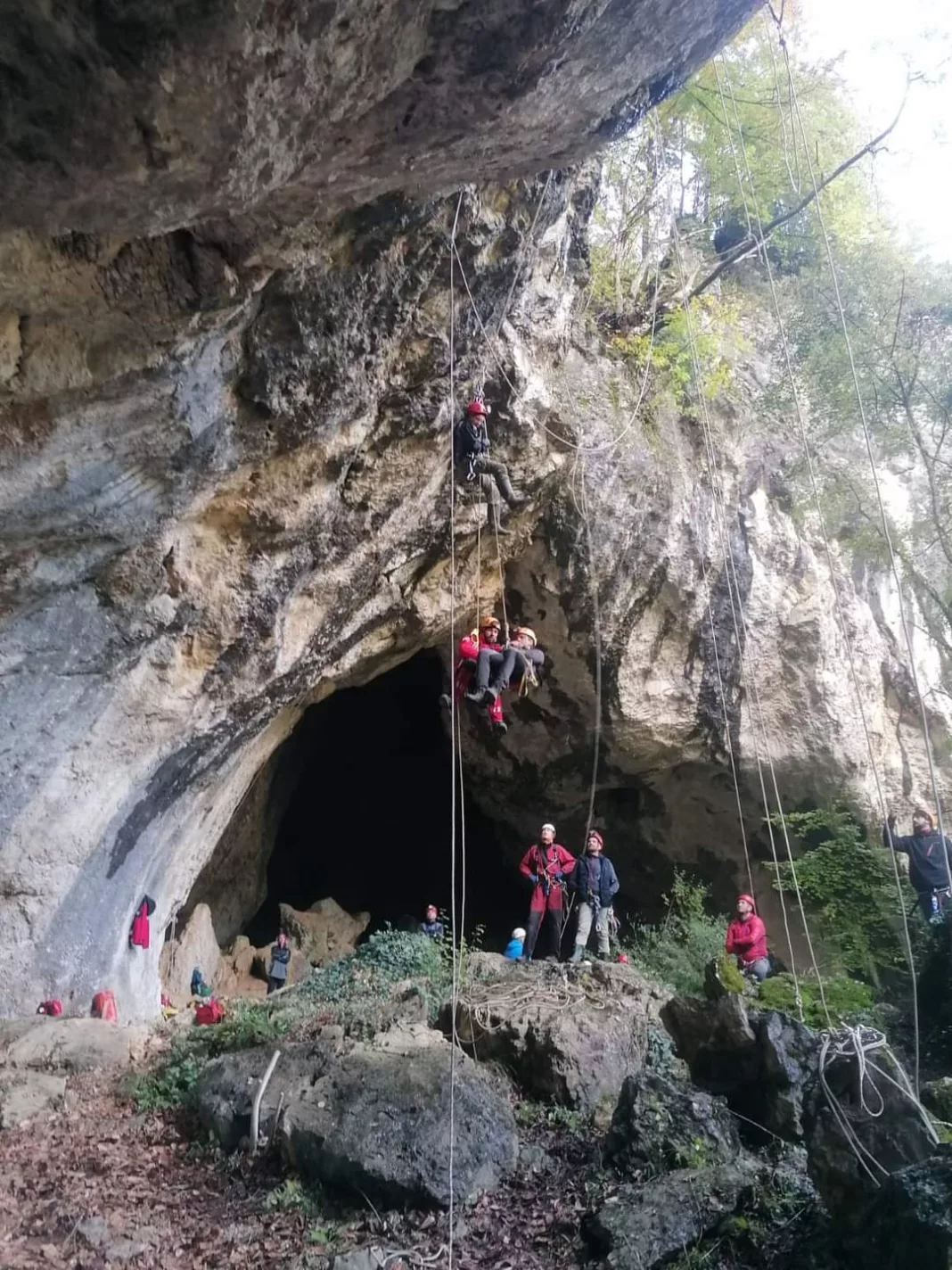 Salvamont Gorj, acreditat și pentru salvare speologică