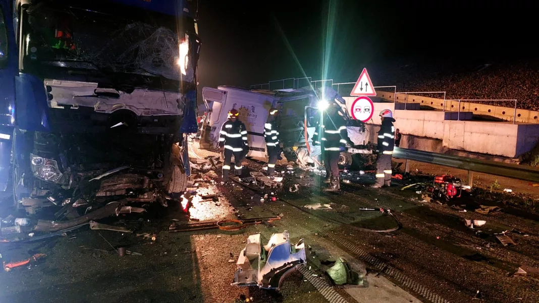 Doi tineri au murit într-un accident produs de unul dintre ei care nu avea permis (Foto: Turnul Sfatului)