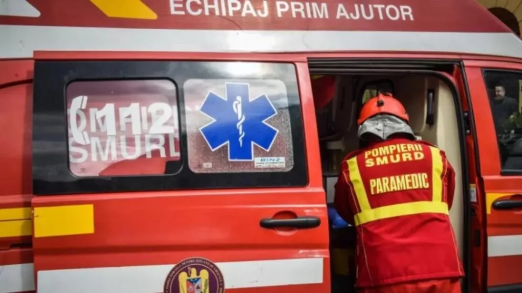 Minora de 6 ani și mama ei de 43 de ani, din municipiul Râmnicu Vâlcea, au fost transportate la Spitalul Județean de Urgență Vâlcea