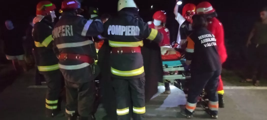 Vâlcea: Un mort și doi răniți în coliziunea între o mașină și o motocicletă