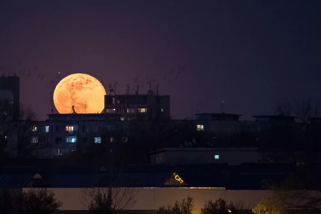 Superluna din iulie, mai strălucitoare decât de obicei