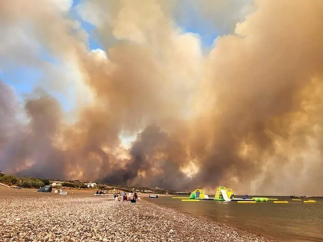 Incendiile din Rhodos se extind îngrijorător (Foto: Profitmedia)