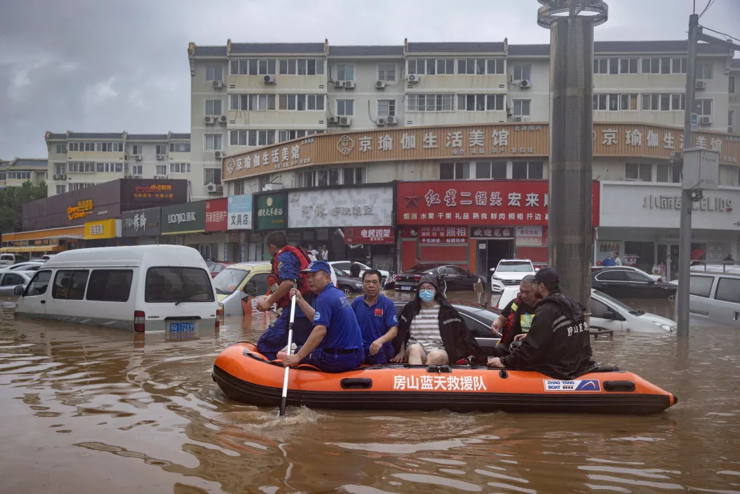 11 morţi şi 27 de dispăruţi după patru zile de inundaţii în capitala Chinei