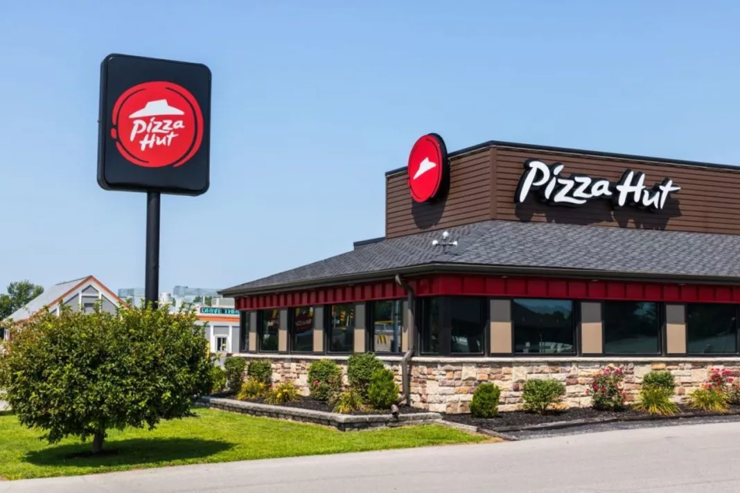 Pizza Hut închide 13 restaurante din România