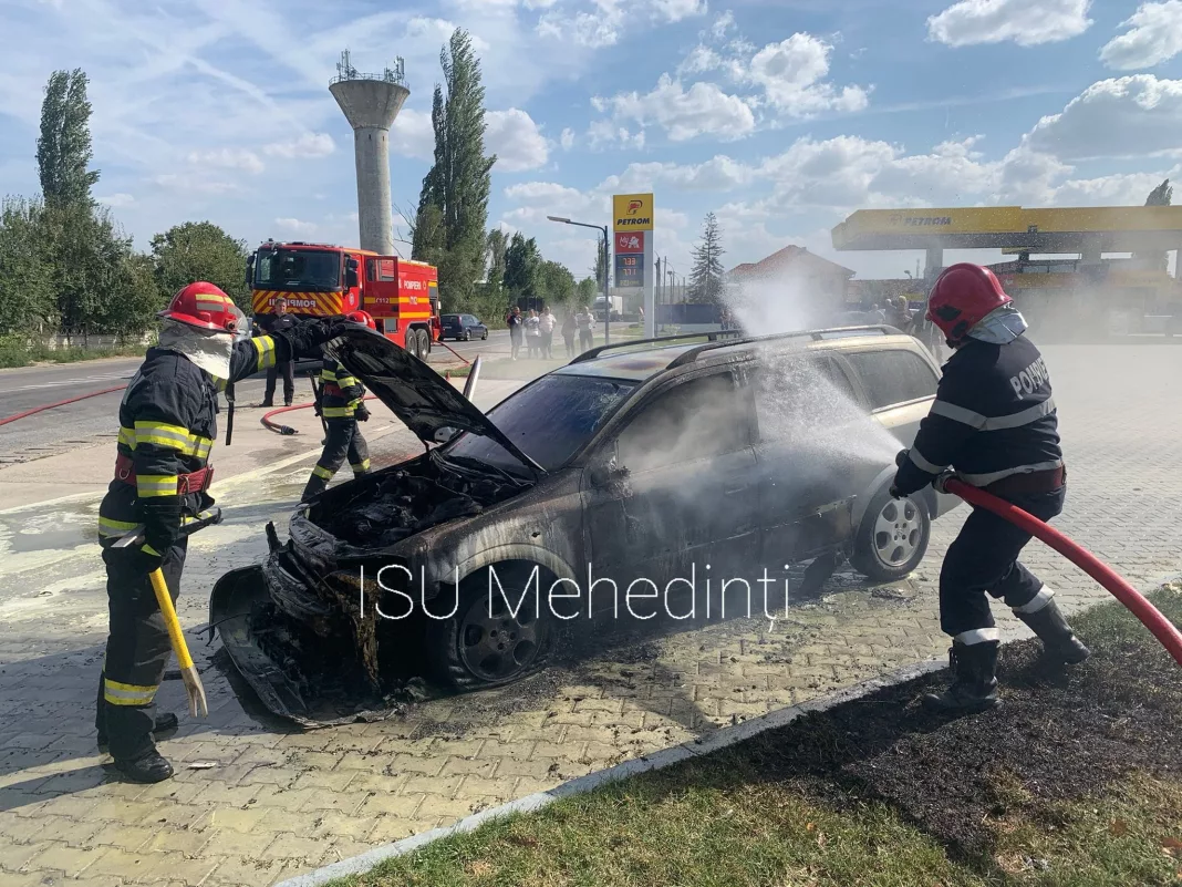 Incendiul se manifesta la compartimentul motor