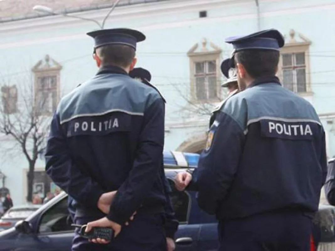 Polițiștii au identificat trei situaţii în care elevii aveau asupra lor obiecte periculoase