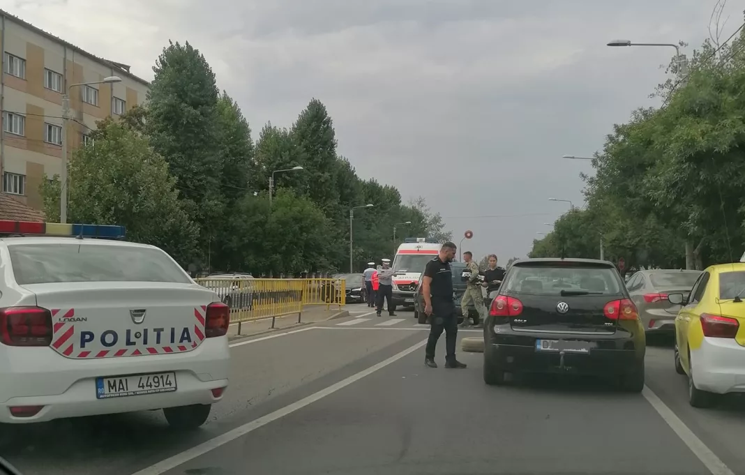 Șofer rănit în urma coliziunii între două autoturisme, în Craiova