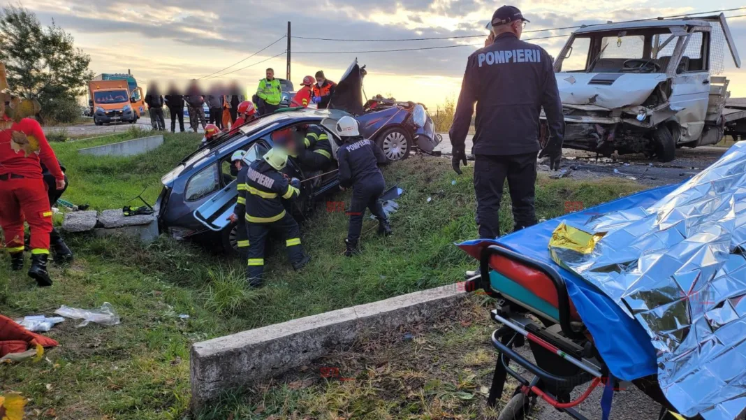 Cinci persoane au fost rănite într-un accident în care au fost implicate trei maşini. Evenimentul rutier s-a produs joi dimineaţă pe raza localităţii