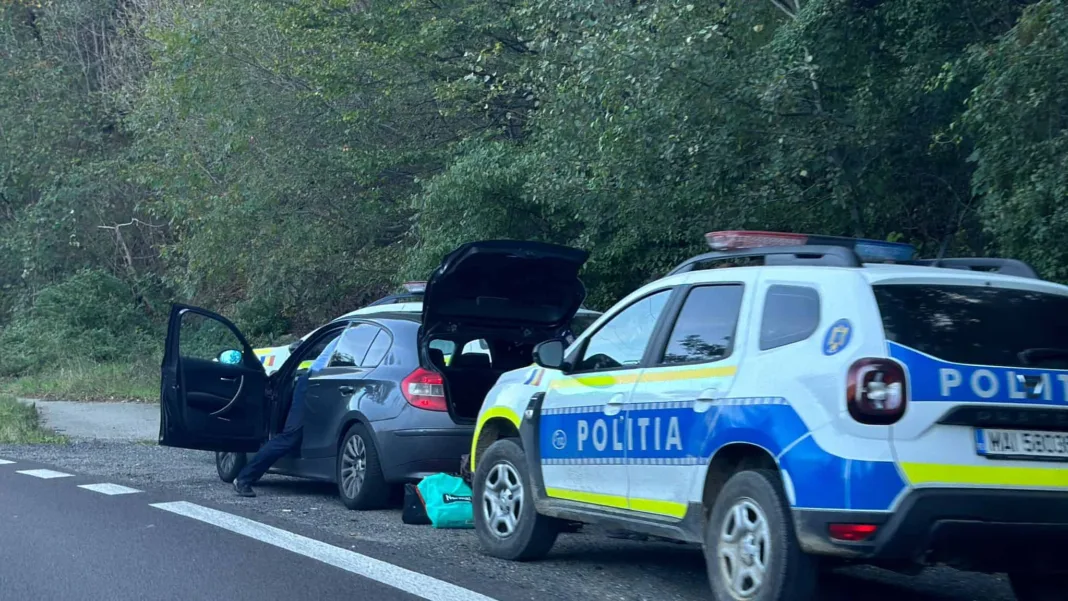 Trafic blocat pe Valea Oltului de un șofer care și-a pus mașina de-a latului drumului