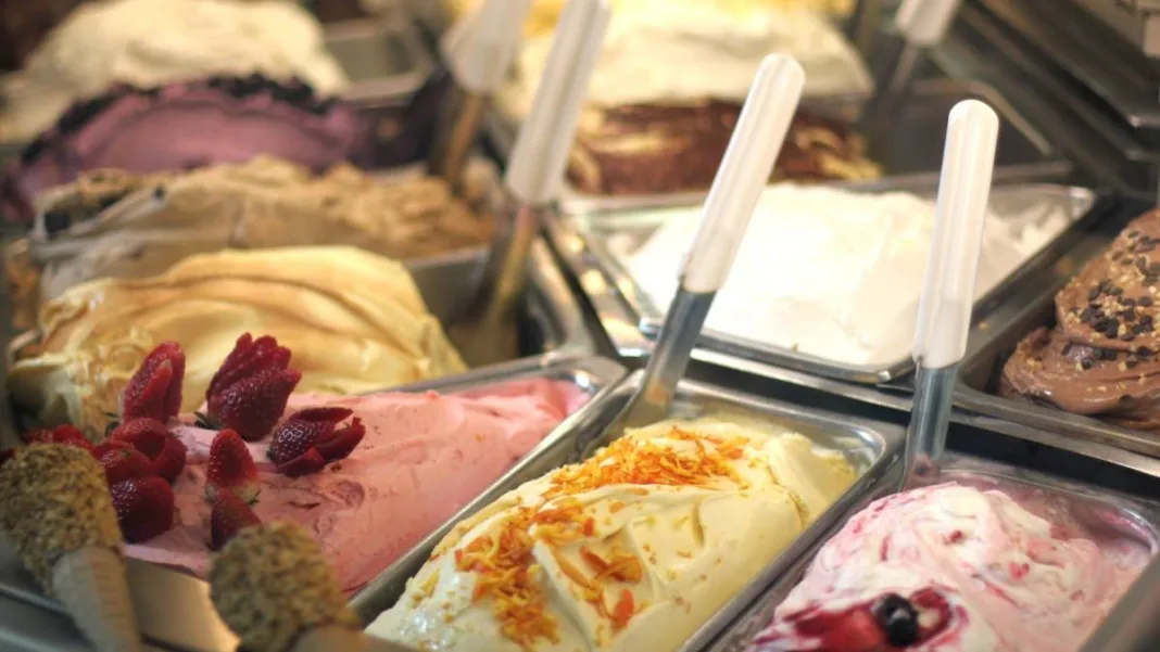 O româncă din Spania a spart o gelaterie în fiecare zi, timp de două luni, pentru a mânca înghețată