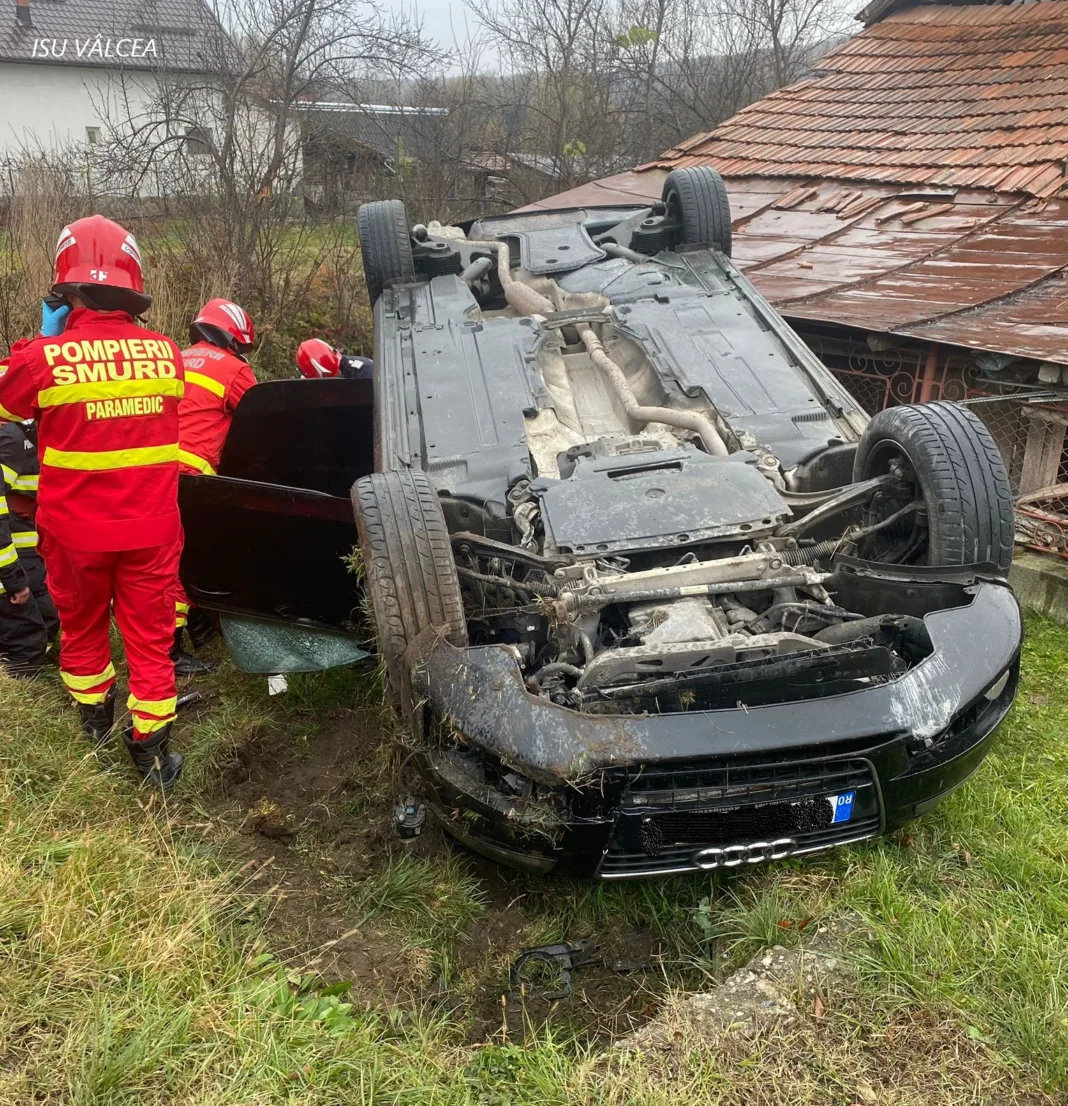 Vâlcea: Șofer rănit după ce s-a răsturnat cu mașina