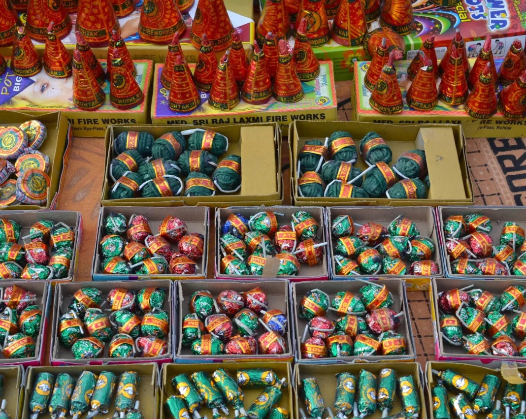 Sute de articole pirotehnice, confiscate din Piața Centrală din Târgu Jiu