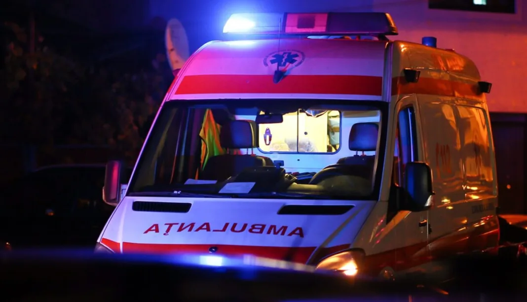 Un şofer de ambulanță beat a lovit un pieton care traversa neregulamentar