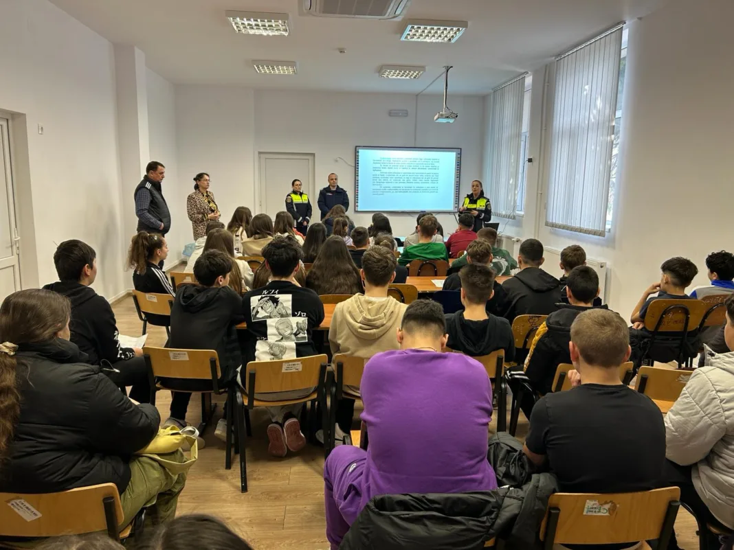 Jandarmii au desfășurat, astăzi, activități preventive, atât independent, cât și cu reprezentanți ai Biroului Siguranță Școlară din cadrul Inspectoratului de Poliție al județului Olt, în unități de învățământ din județul Olt