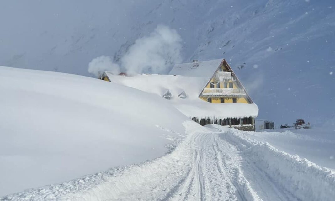 Risc mare de avalanşe în Munţii Făgăraş, la Bâlea Lac