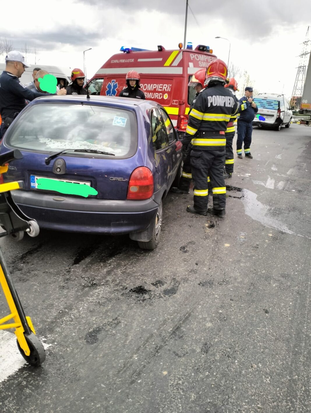 Doi răniţi într-un accident în Râmnicu Vâlcea