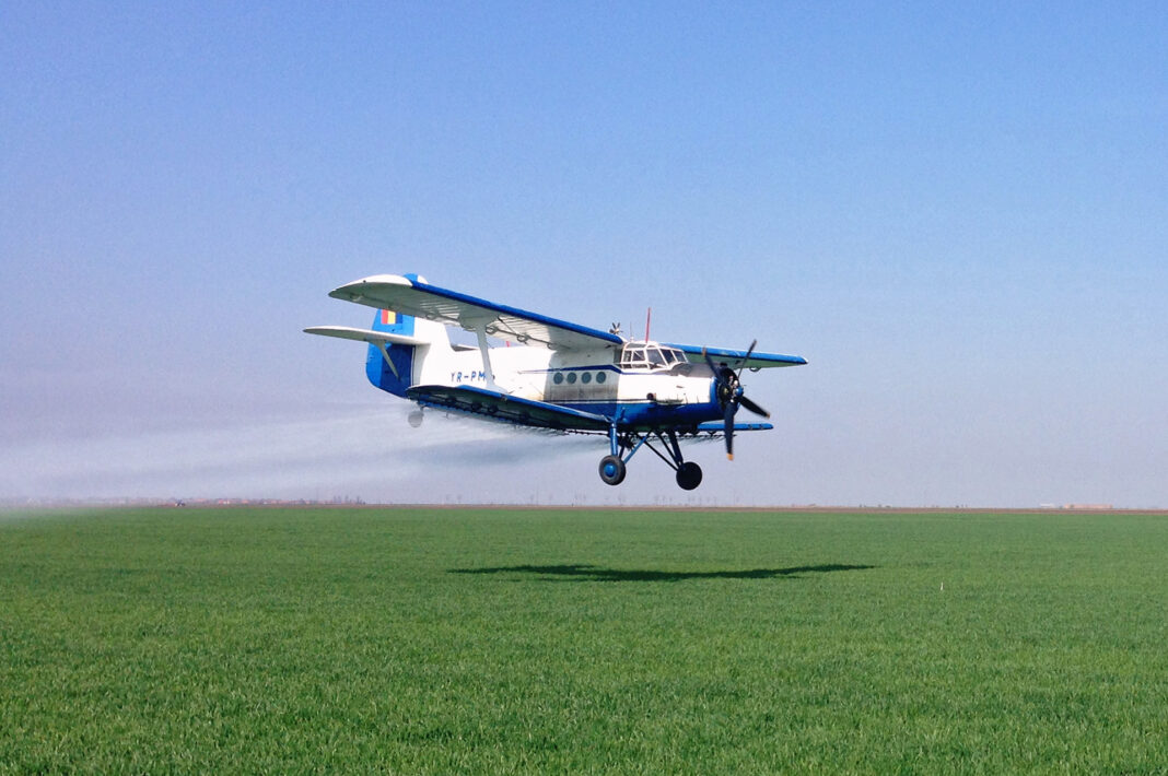 Va fi folosit un avion utilitar pentru dezinsectia aeriană