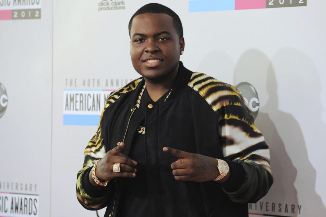 Rapperul Sean Kingston este de acord să se întoarcă în Florida, unde el și mama sunt acuzați de fraudă de 1 milion de dolari